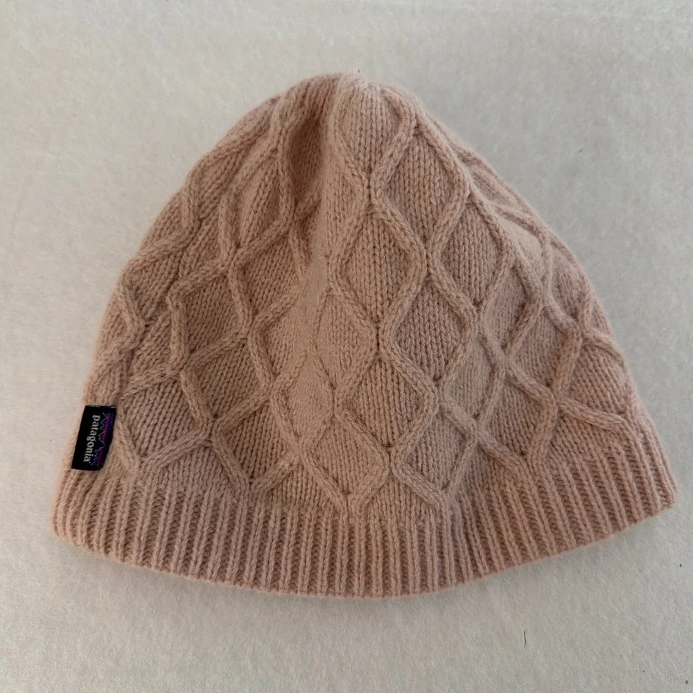 Patagonia Women Diamond Cable Knit Beanie Fuzzy Mauve Pink Wool Blend 28996 FA21